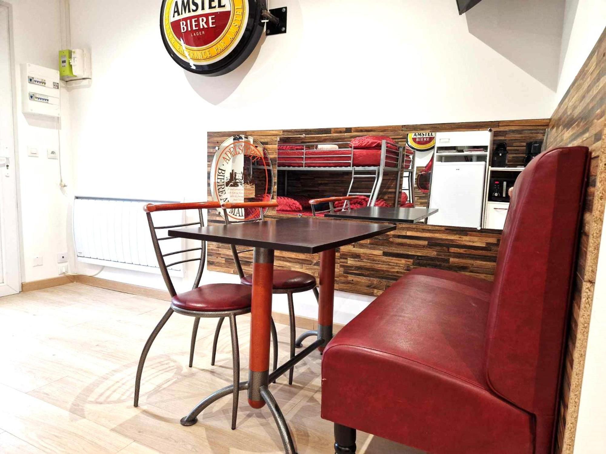 03 - Joli Studio Traversant Situe Au Rdc Avec 2 Lits, Tout Equipe Pour 1, 2 Ou 3 Personnes Maximum, Entree Independante Donnant Sur Parking Dont Une Place Est Reservee Devant La Porte, Grand Fourgon Possible Et Petit Jardin Sur L'Arriere Comme Une Ma Razac-sur-lʼIsle Exteriér fotografie