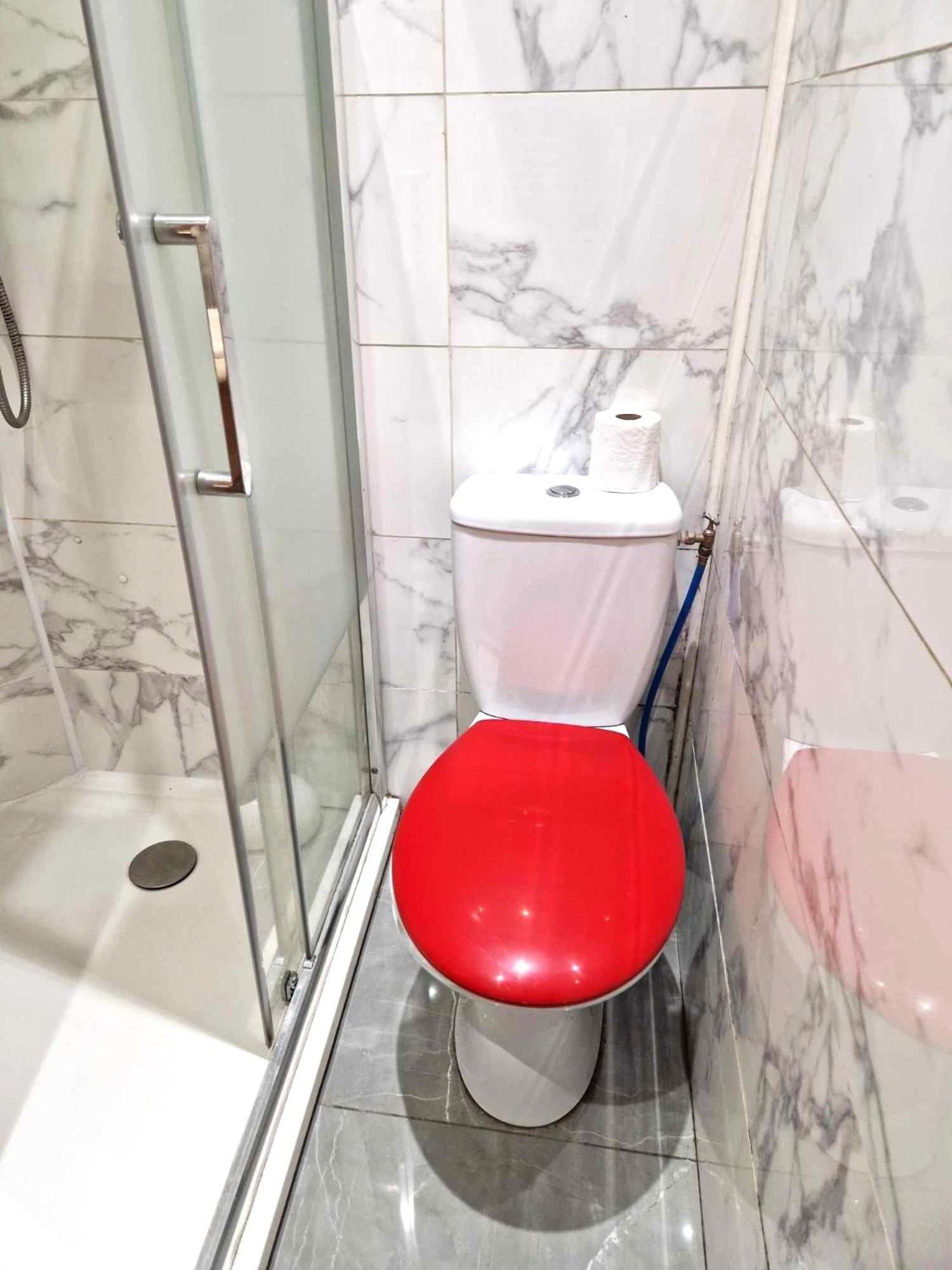 03 - Joli Studio Traversant Situe Au Rdc Avec 2 Lits, Tout Equipe Pour 1, 2 Ou 3 Personnes Maximum, Entree Independante Donnant Sur Parking Dont Une Place Est Reservee Devant La Porte, Grand Fourgon Possible Et Petit Jardin Sur L'Arriere Comme Une Ma Razac-sur-lʼIsle Exteriér fotografie