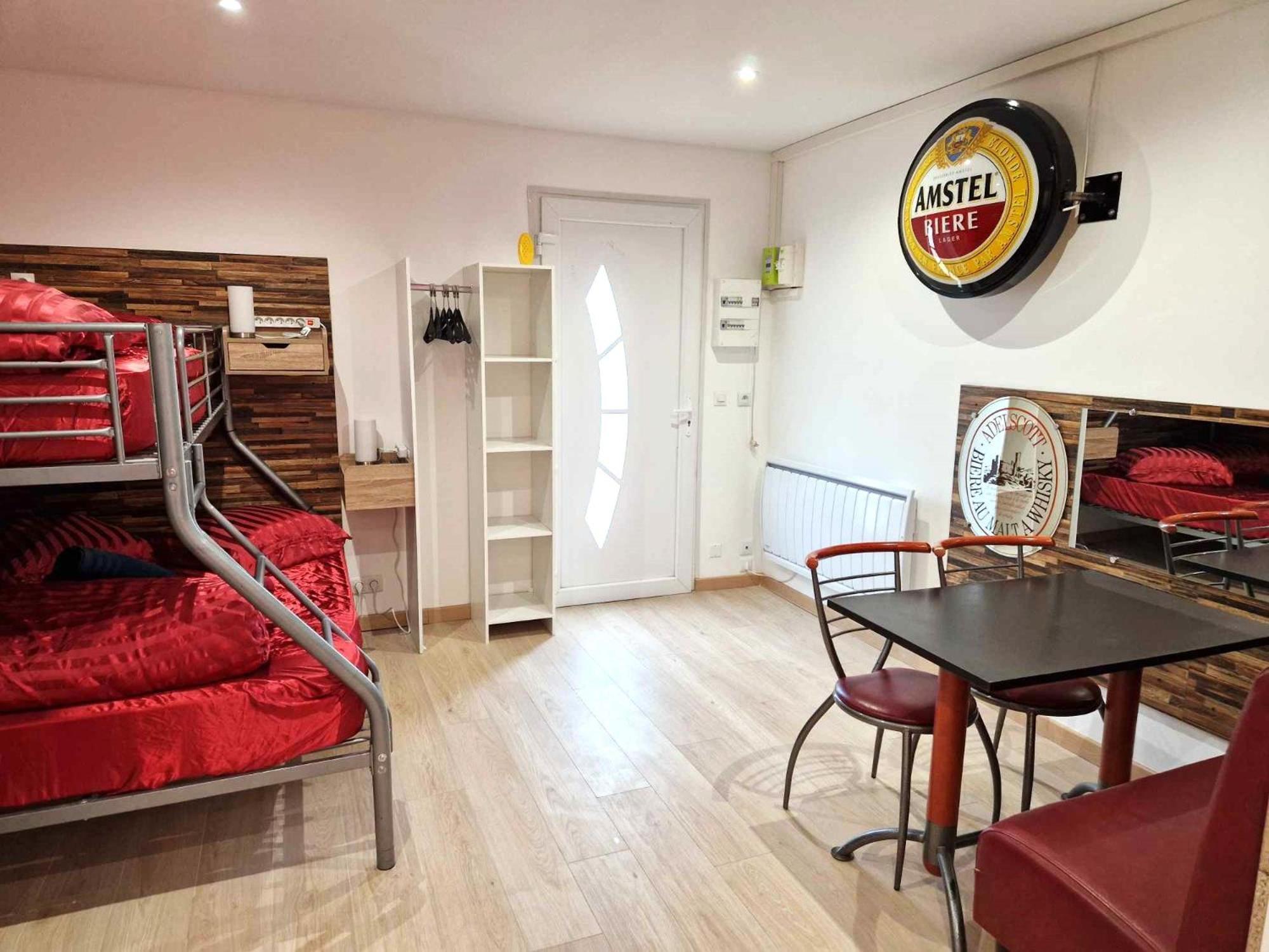 03 - Joli Studio Traversant Situe Au Rdc Avec 2 Lits, Tout Equipe Pour 1, 2 Ou 3 Personnes Maximum, Entree Independante Donnant Sur Parking Dont Une Place Est Reservee Devant La Porte, Grand Fourgon Possible Et Petit Jardin Sur L'Arriere Comme Une Ma Razac-sur-lʼIsle Exteriér fotografie